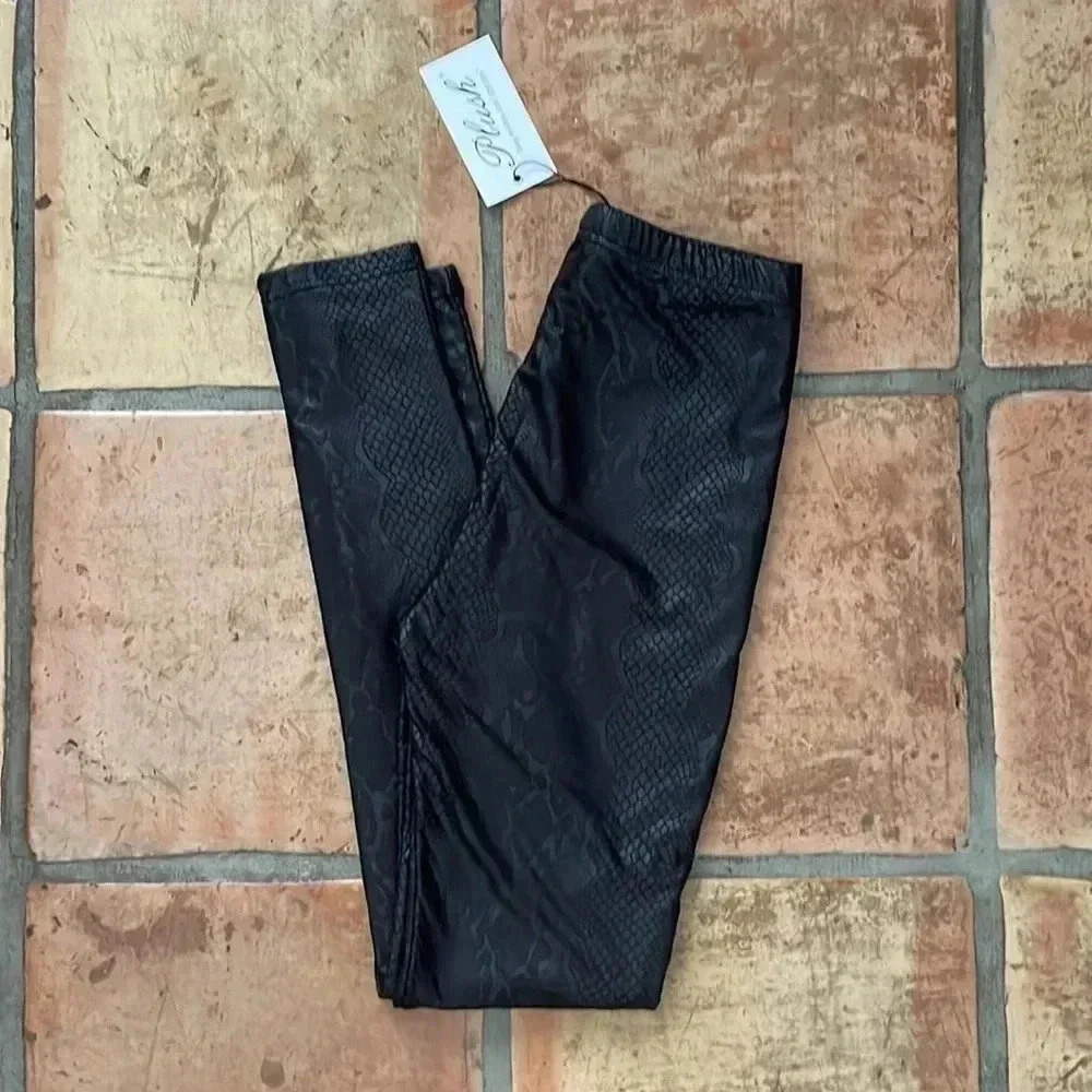 🔷 PLUSH Black Size Small Cozy Reptile Animal Print Lounge Pants MSRP$93